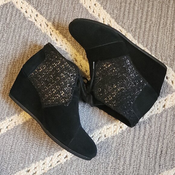 10 Toms Suede Leather Black + Metallic Textile Lace-up Ankle Booties Wedge Heel - Picture 2 of 8